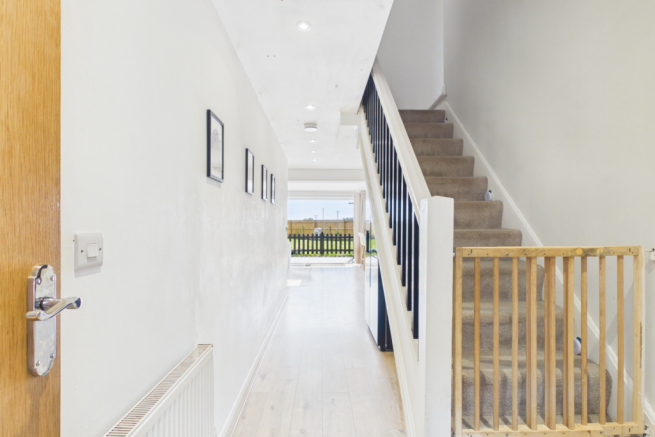 EweMove  - Spalding - Hallway