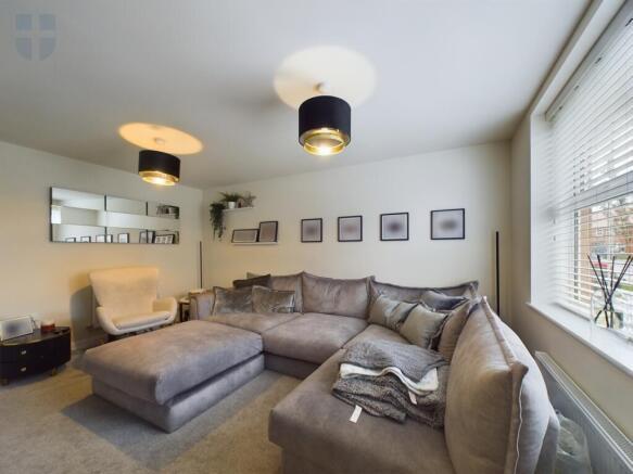 CAM03218G0-PR0375-STILL013 (1)