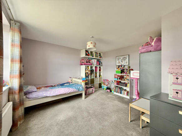 4 bed Town House for sale Image 11