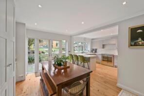 19, Parkway, Weybridge KT13 9HD