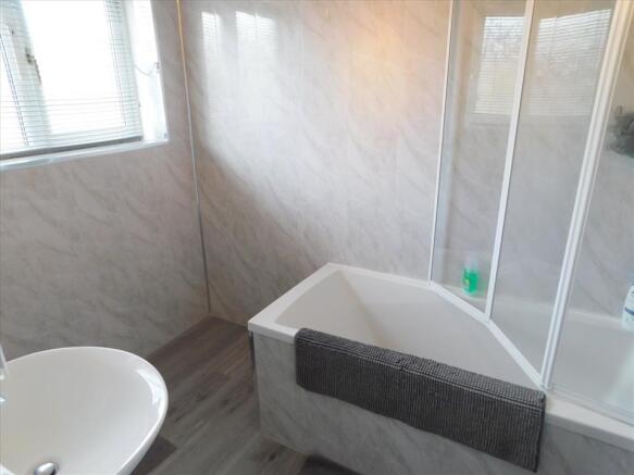 BATHROOM/WC