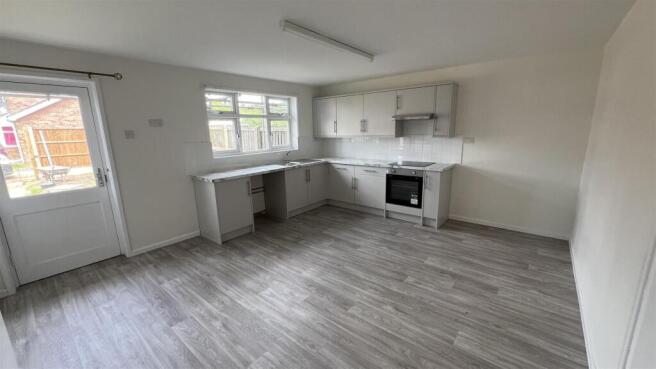 Kitchen 2.jpg
