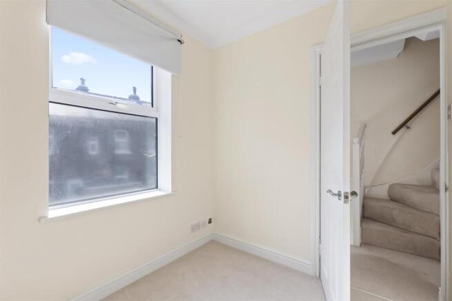 3 bed Terraced for sale Image 8
