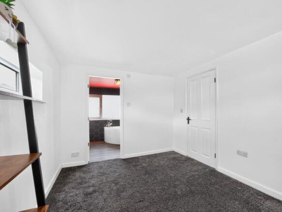 4 bed Semi-Detached for sale Image 9