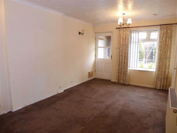 Living / Dining Room: