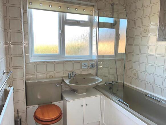 Bathroom (2).JPG