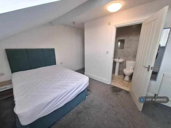 1 bed House Share to rent Image 9