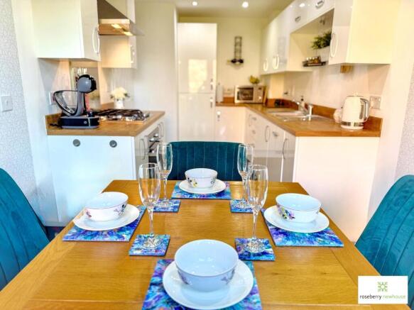 4 bed Detached for sale Image 9
