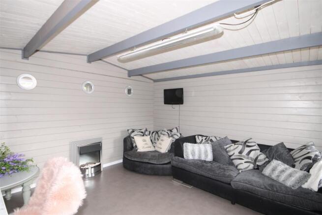 SUMMERHOUSE