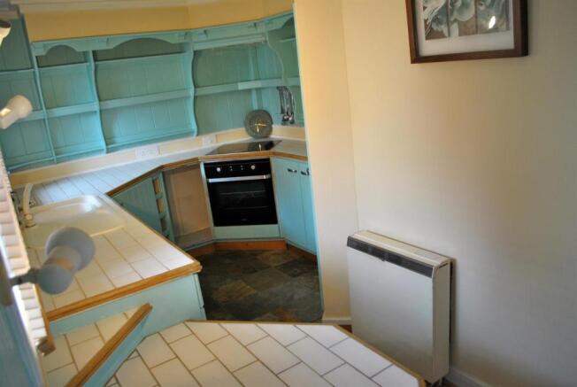 ENTRANCE/KITCHEN/BRE