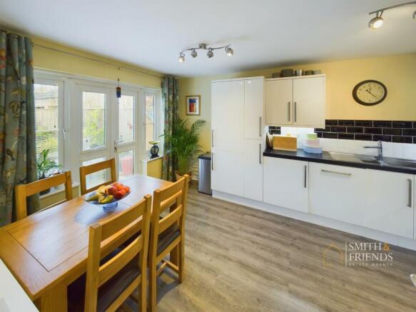 KITCHEN BREAKFAST ROOM