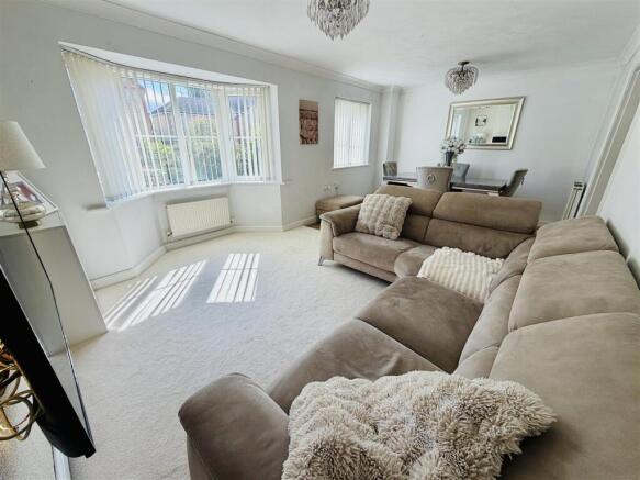 4 bed Detached for sale Image 7