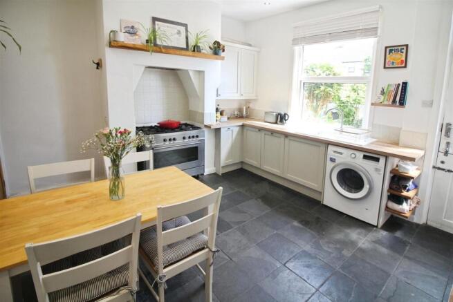 2 bed Terraced for sale Image 5