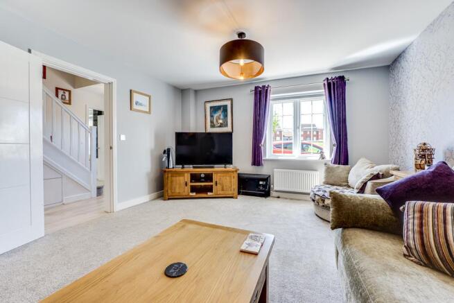 9 Allen Grove, Burton Latimer-24.jpg
