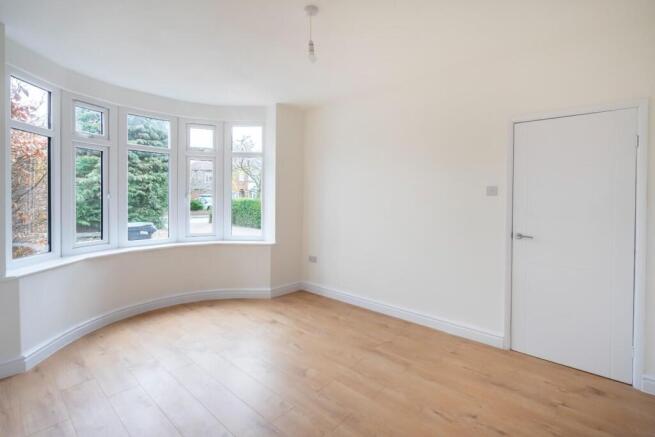5 bed Semi-Detached for sale Image 4