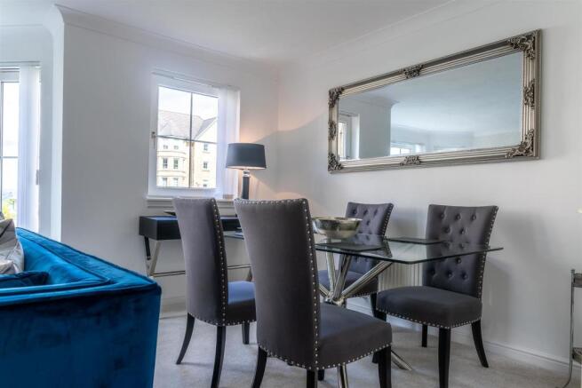 Lounge/Dining