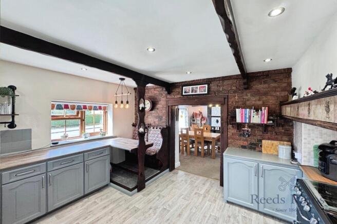 4 bed Detached for sale Image 11