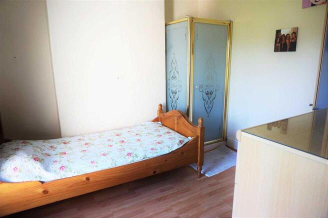 BACK BEDROOM 2 :