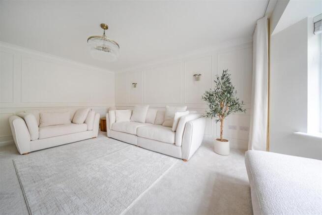 4 bed Detached for sale Image 5