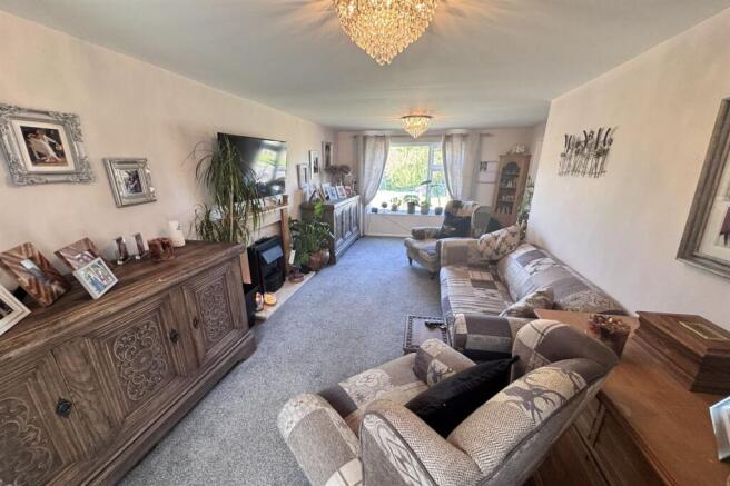 Warmbrook Road, Chapel-En-Le-Frith, SK23 photo 3