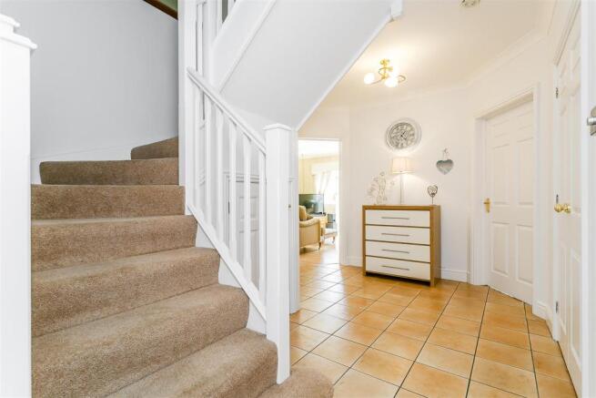 8309336-interior25.jpg