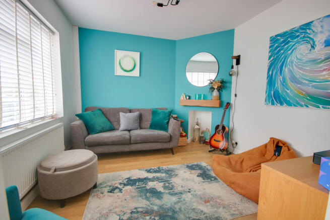 Sholing! Gorgeous Kitchen//diner! Driveway Parking! photo 4