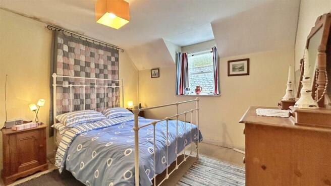 Bedroom 1.jpg