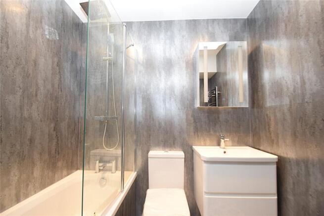 2 bed Penthouse to rent Image 7