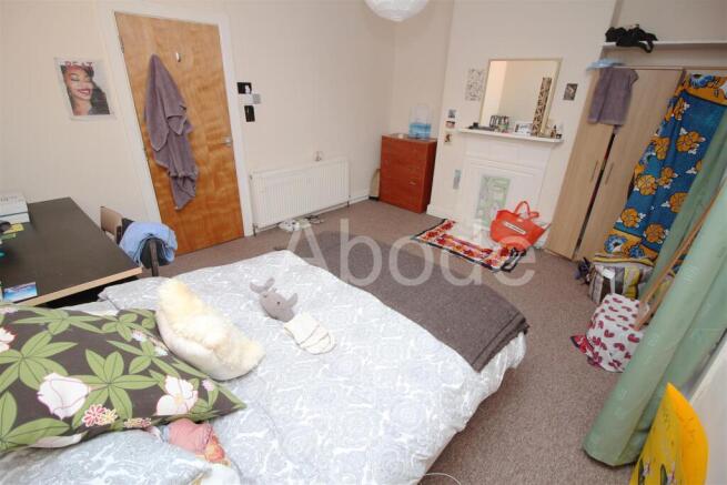 5 bed House to rent Image 11