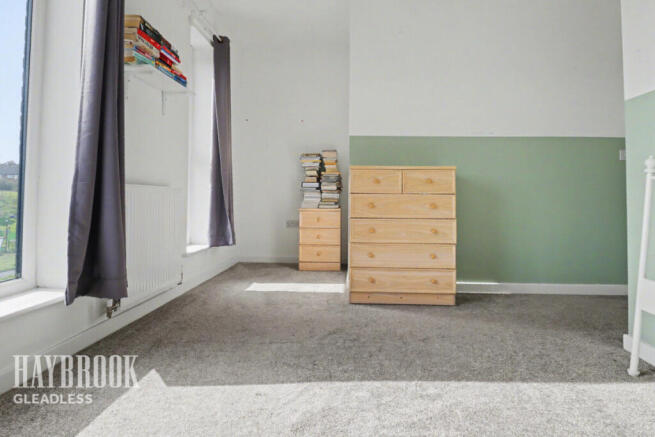 4 bed Semi-Detached for sale Image 11