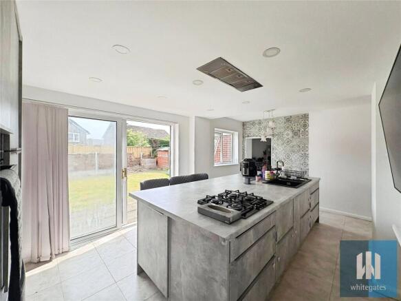 4 bed Detached for sale Image 12