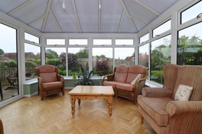 4 bed Detached Bungalow for sale Image 7