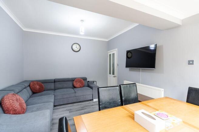3 bed Semi-Detached for sale Image 4