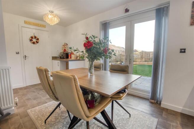 4 bed Detached for sale Image 7