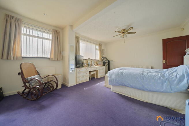 4 bed Detached Bungalow for sale Image 12