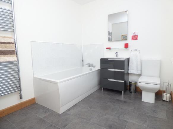 Master En-Suite Bath