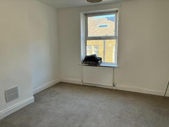 2 bed Terraced to rent Image 4