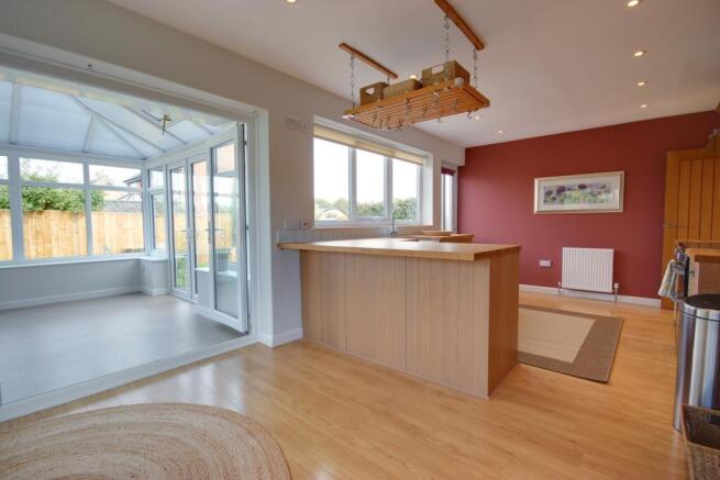 4 bed Detached for sale Image 6