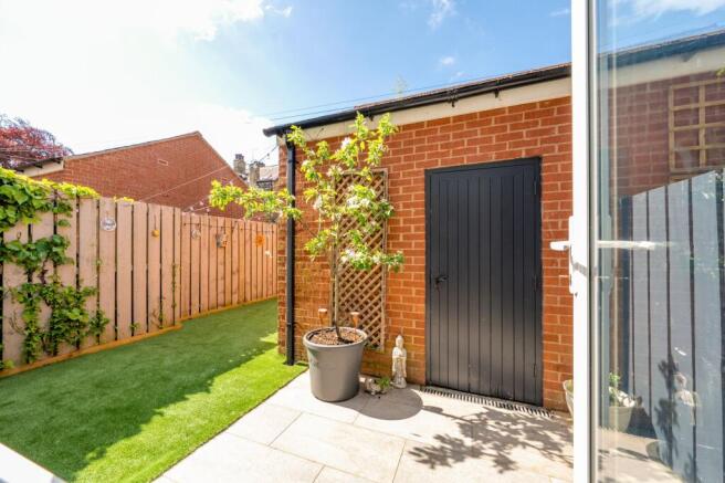 5 bed Terraced for sale Image 11