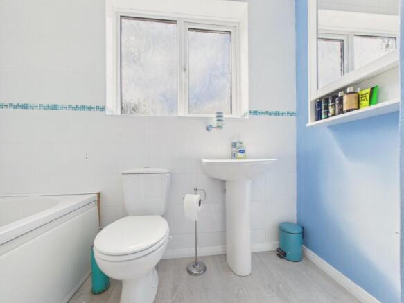 3 bed Semi-Detached for sale Image 8