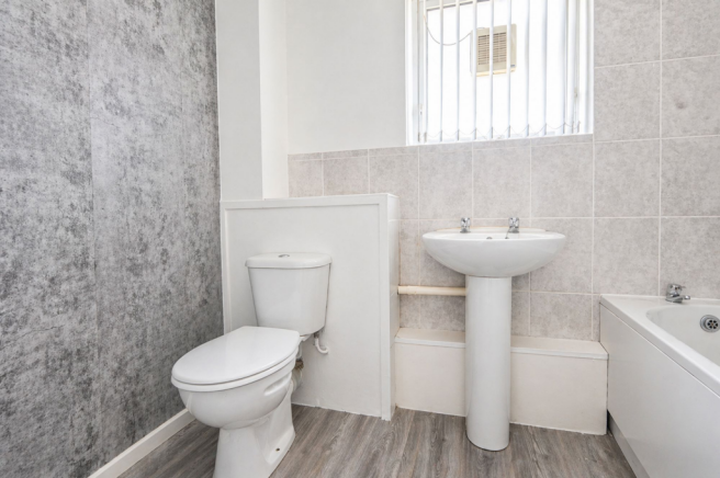 3 bed End of Terrace to rent Image 8