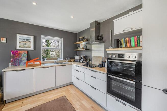 2 bed Apartment for sale Image 5