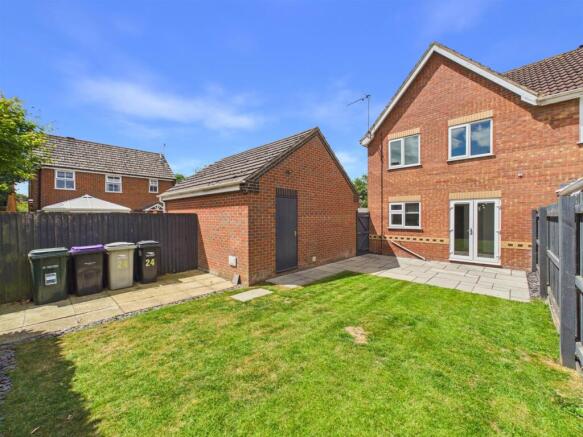Bradley Close, Louth photo 4