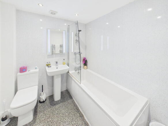 2 bed Apartment for sale Image 8