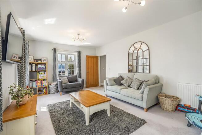 4 bed Detached for sale Image 8