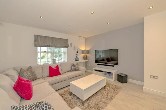 Lounge/Dining Room