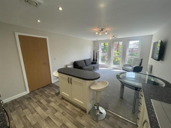 Lounge/Kitchen