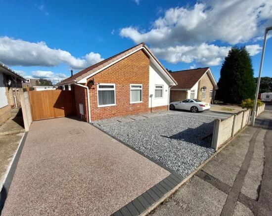 2-bed detached on Woodgreen Drive, £335,000