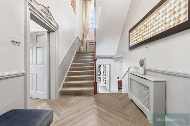 Gravel Lane, Chigwell, Essex, IG7 photo 5