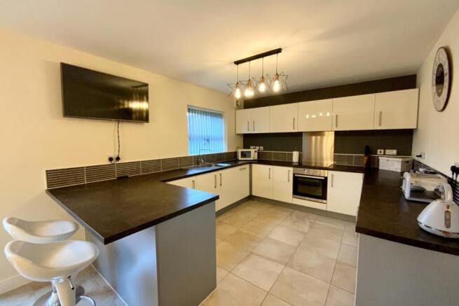4 bed Detached for sale Image 4